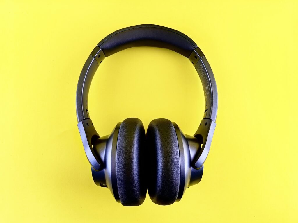 Top 5 wireless headphones under $50 with high-quality sound, comfort, and affordability for travel, office, and everyday use.